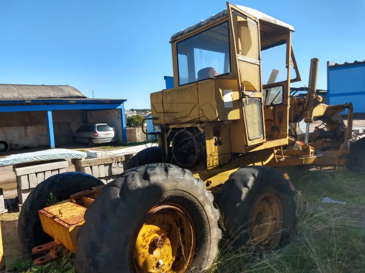 LOTE 014 - SUCATA MOTONIVELADORA HUBER WARCO
