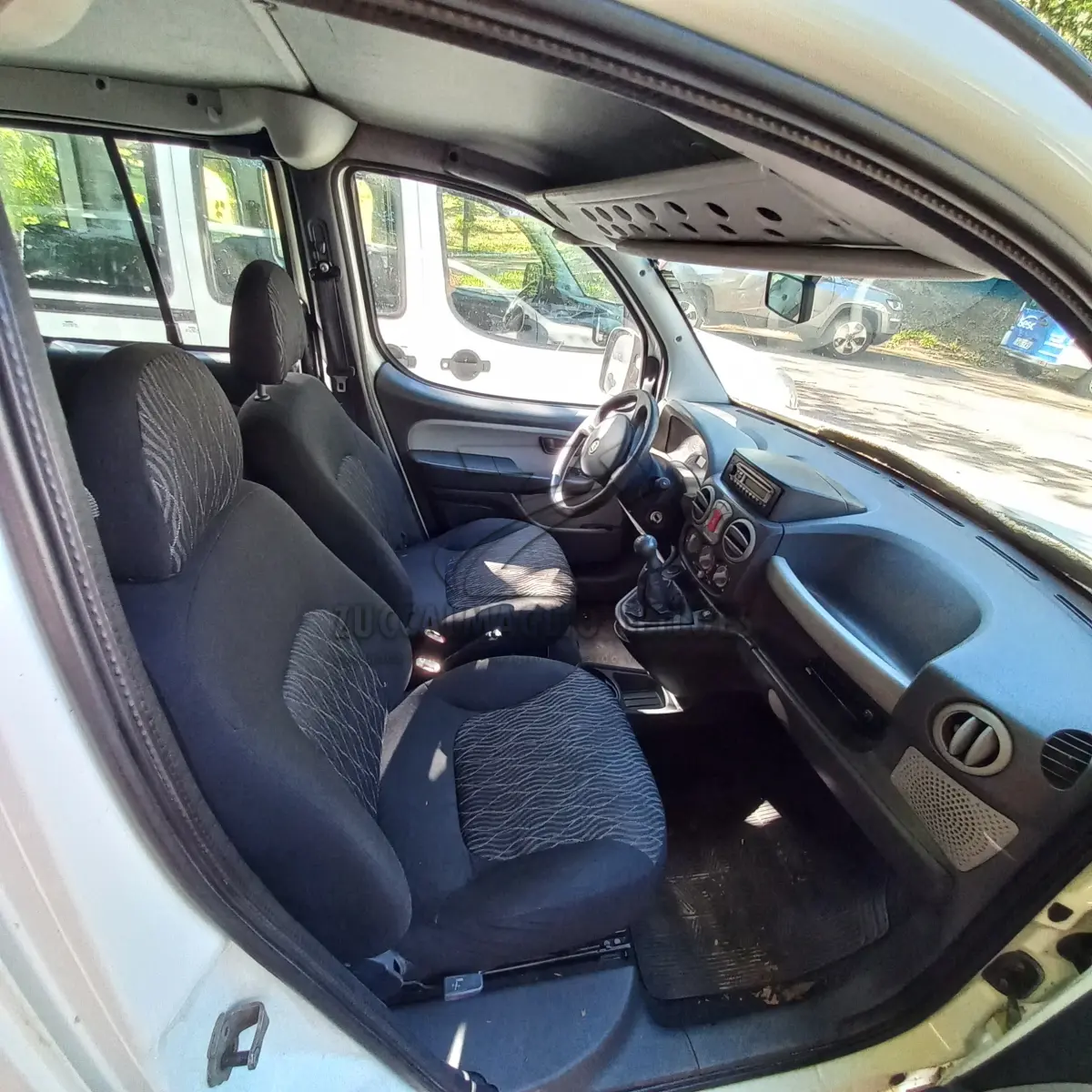 LOTE 005 - FIAT DOBLO IRP 2716