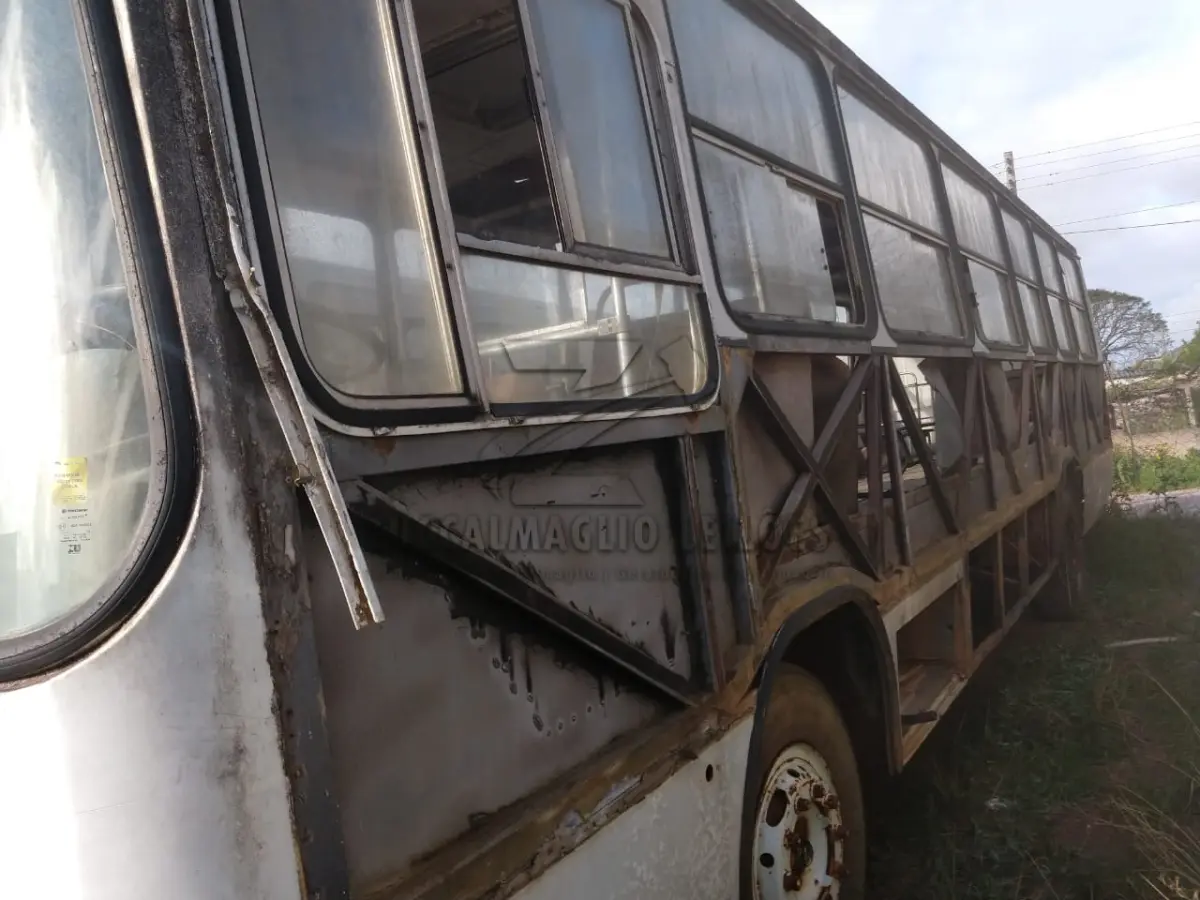 LOTE 009 - ONIBUS IKD5880