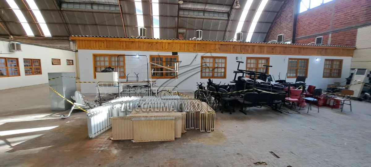 LOTE 001 - SUCATAS DIVERSAS LONGARINAS, CADEIRAS, MACAS, RADIADORES, FERRAGENS E DEMAIS ITENS (DEPOSITADO NO CENTRO ADMINISTRATIVO). OS BENS VÃO A LEILÃO NO ESTADO E CONDIÇÕES EM QUE SE ENCONTRAM.