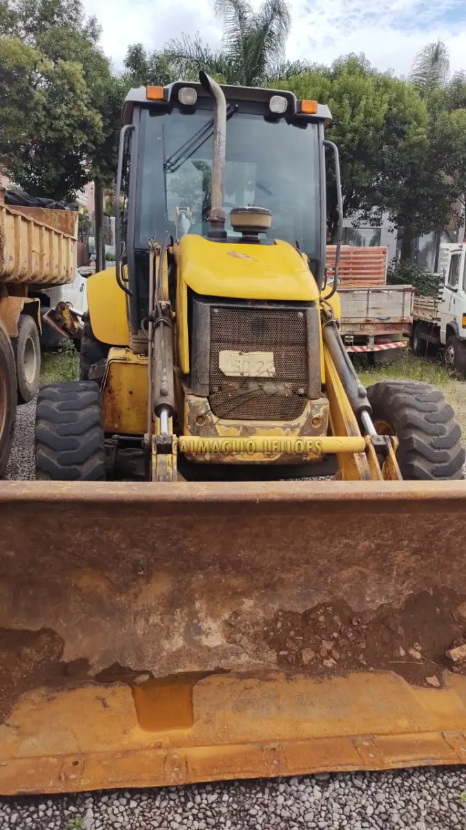 LOTE 015 - RETROESCAVADEIRA ISQ-2263