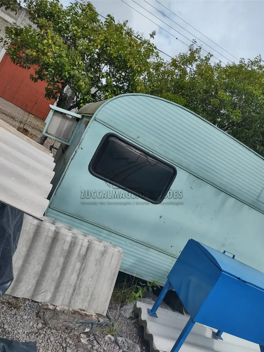LOTE 006 - REBOQUE TRAILER na cor verde com engate veicular