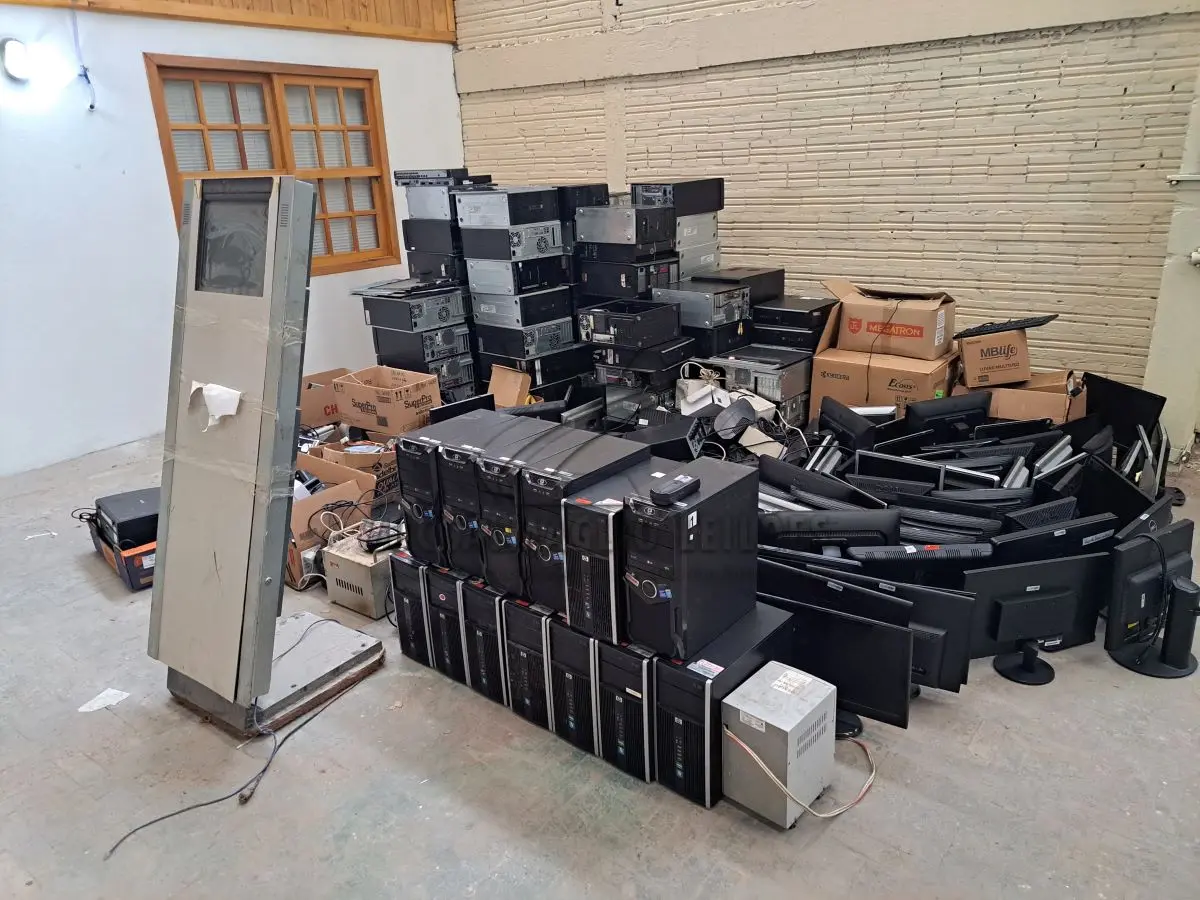 LOTE 003 - SUCATAS DE ELETROELETRÔNICOS TAIS COMO COMPUTADORES, CPUS, IMPRESSORAS, TELEVISORES E DEMAIS ITENS