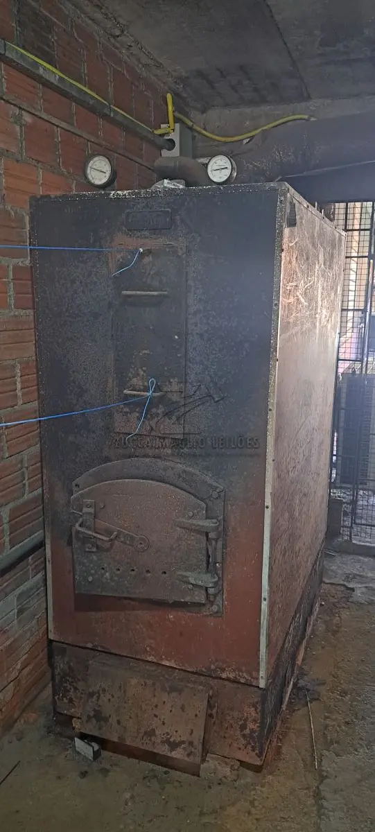 LOTE 013 - 02 CALDEIRAS MAIS UM BOILER DE 5.000L QUE DEVEM SER RETIRADOS NOS LOCAIS EM QUE ESTÃO INSTALADOS