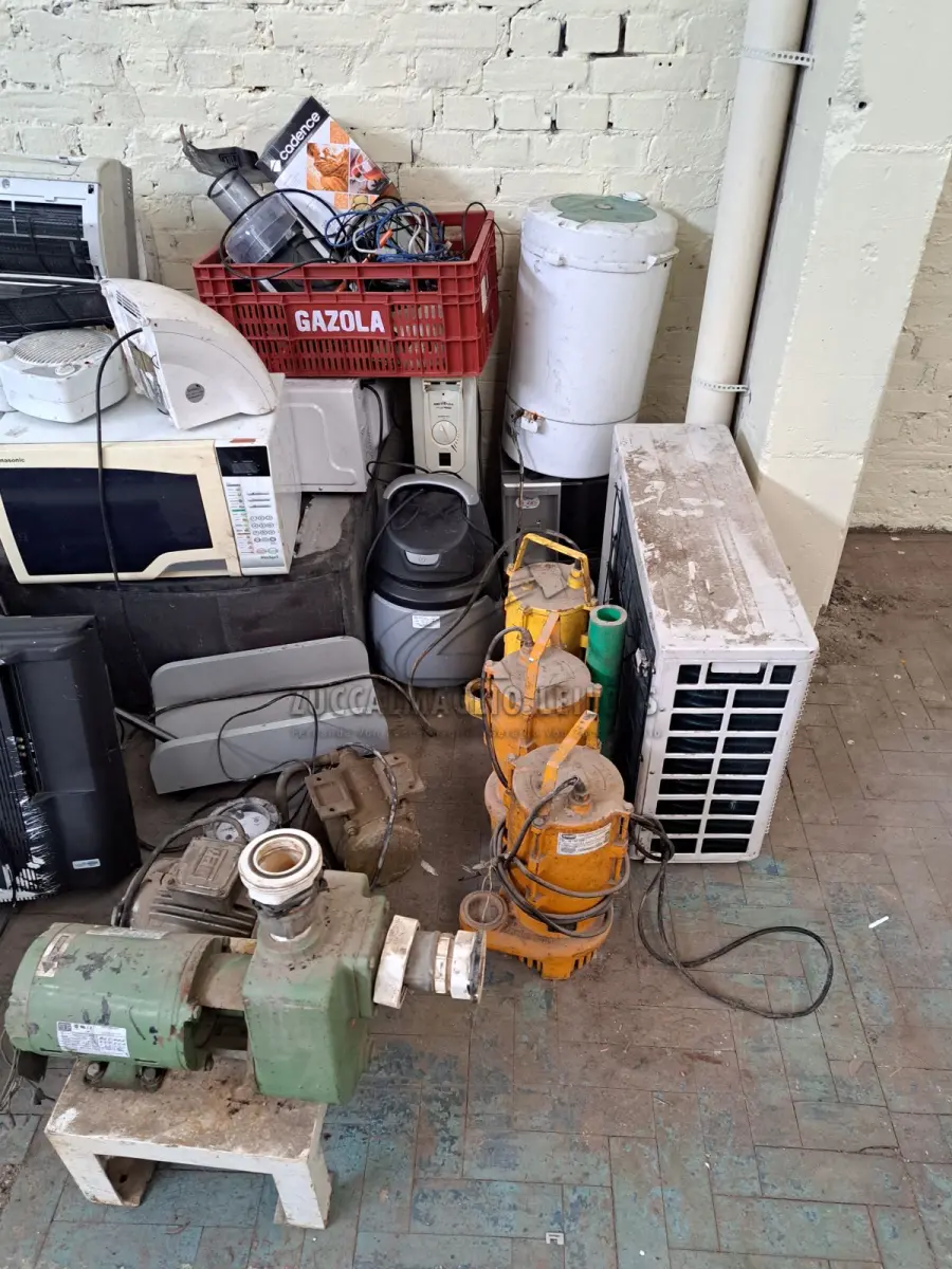 LOTE 002 - SUCATA DE ELETRODOMÉSTICOS TAIS QUAIS FORNOS, FOGÕES, GELADEIRAS, MAQUINAS DE COSTURA, MOTORES, PARAFUSADEIRAS, MAQUINAS DE CORTE DE ASFALTO E DEMAIS ITENS