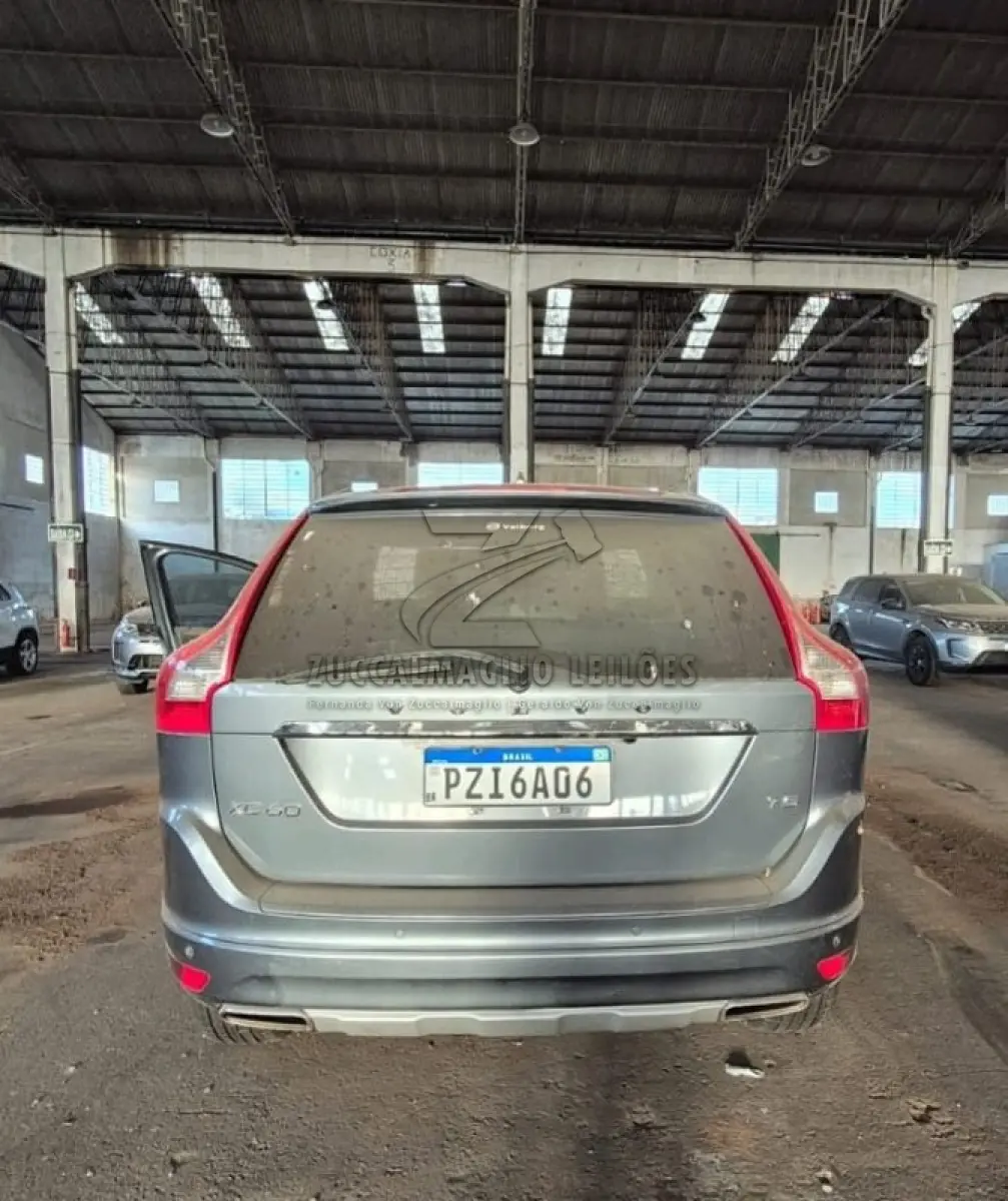 LOTE 001 - veiculo Volvo I XV60, ano 2017, cinza de enchente