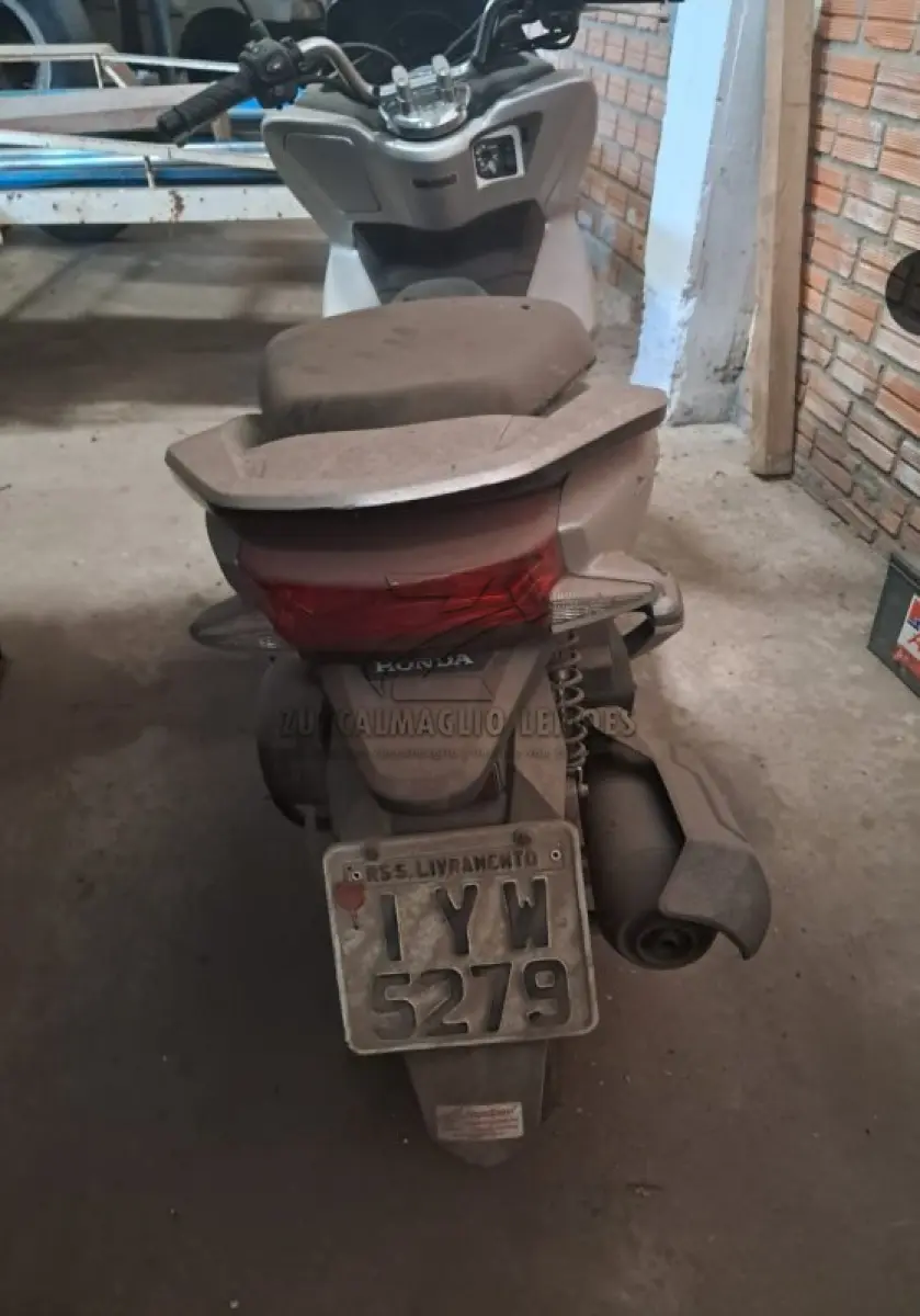 LOTE 001 - motoneta honda PCX150, ano e modelo 2018, cor prata , gasolina