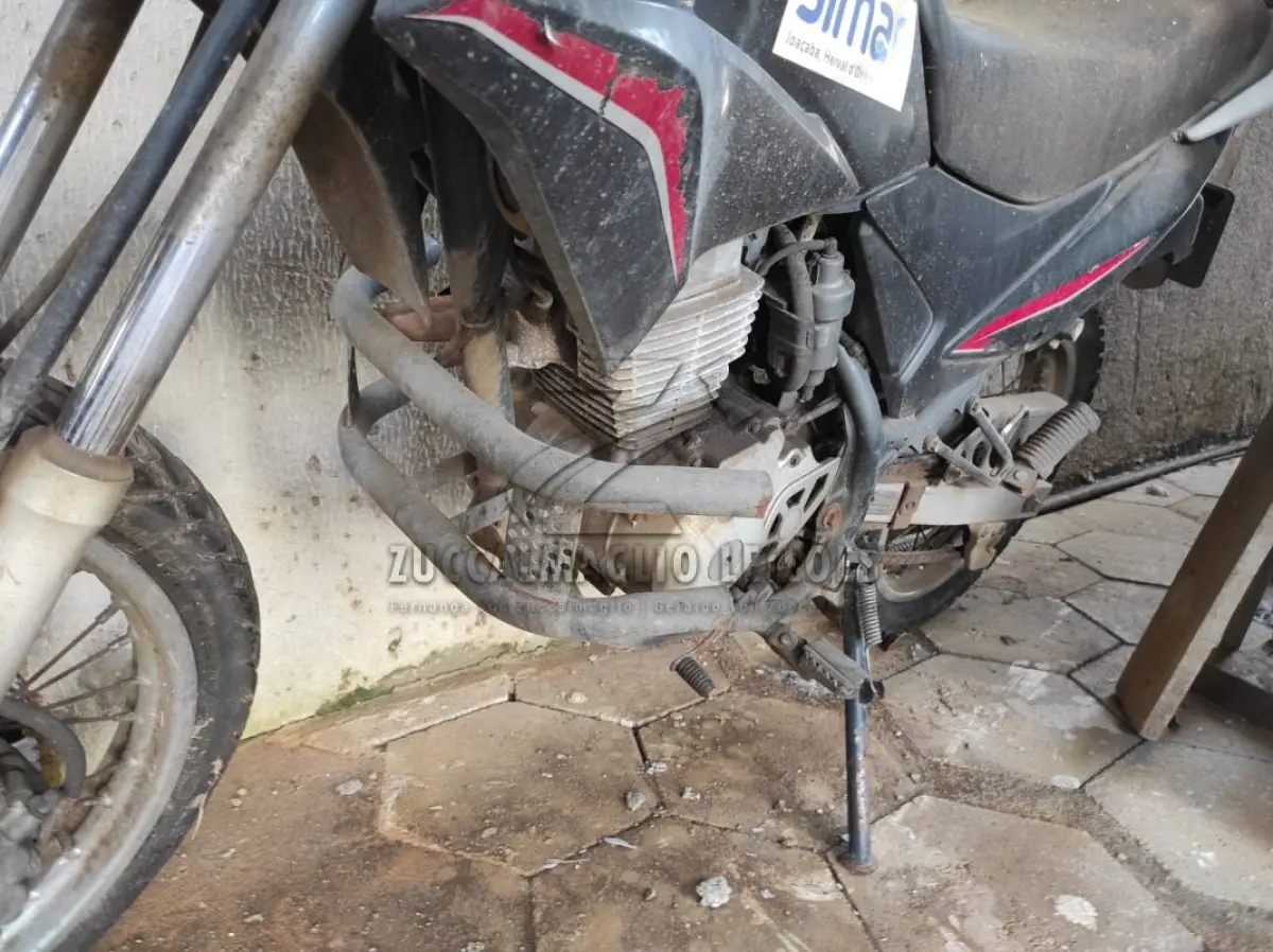 LOTE 007 - MOTOCICLETA HONDA BROS
