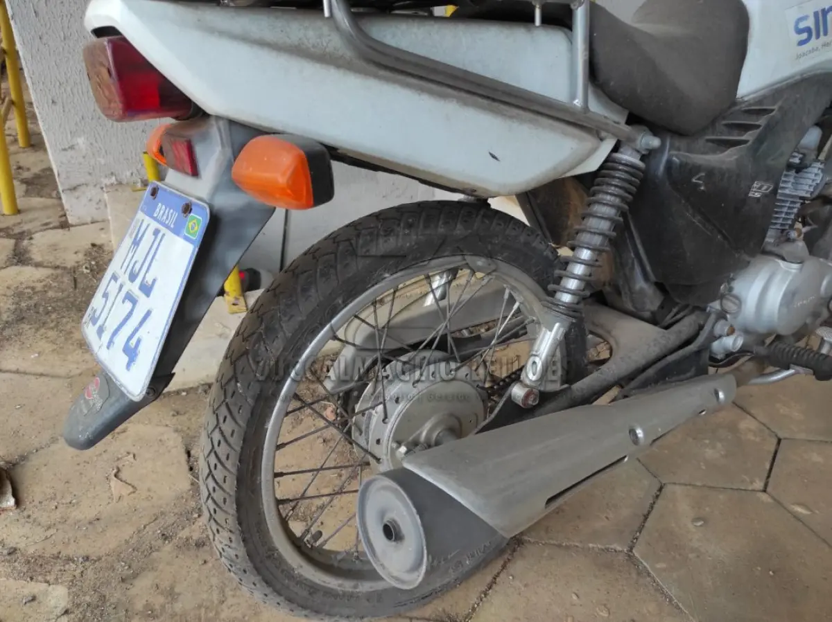 LOTE 011 - MOTOCICLETA HONDA CARGO MJL5I74