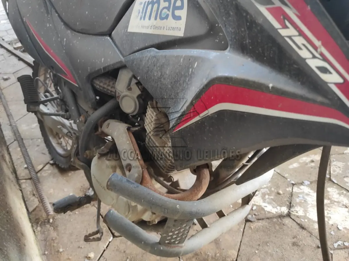 LOTE 007 - MOTOCICLETA HONDA BROS