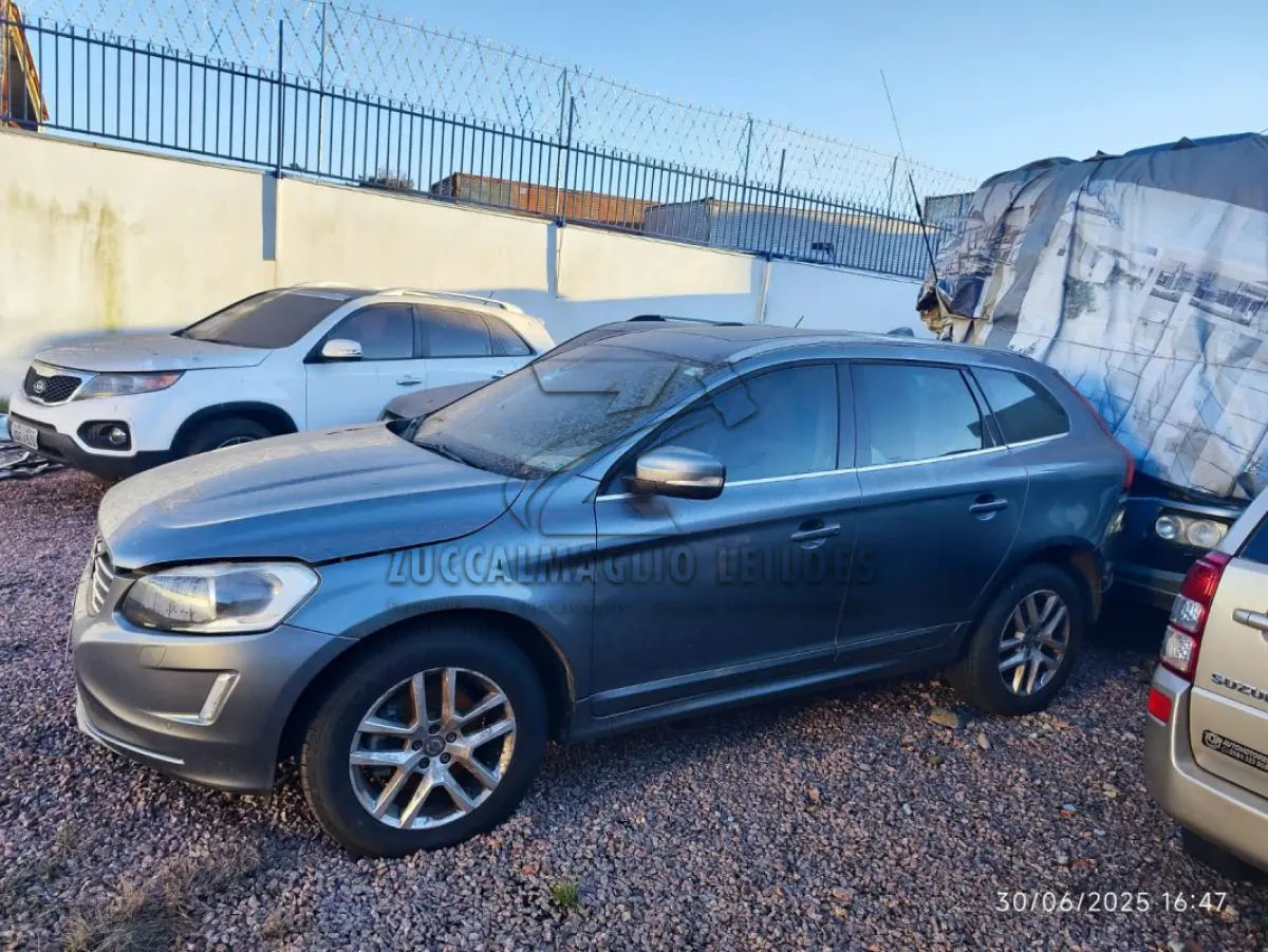 LOTE 001 - veiculo volvo cinza, 2017, pegou enchente 2024, modelo I XV60