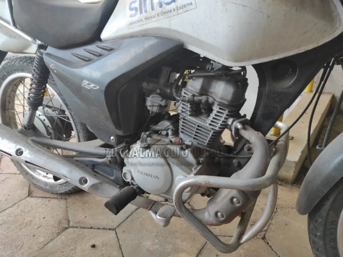 LOTE 011 - MOTOCICLETA HONDA CARGO MJL5I74