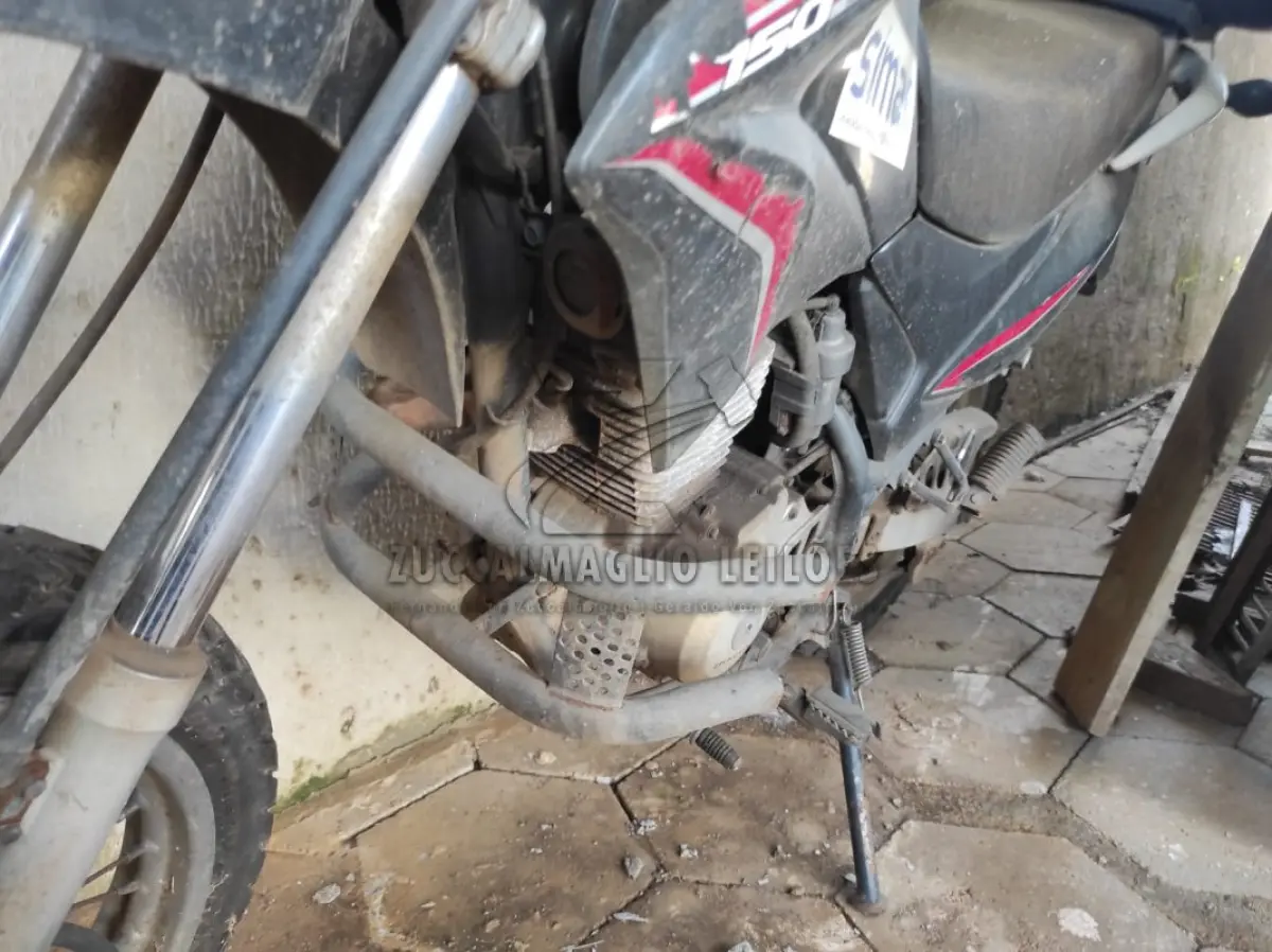LOTE 007 - MOTOCICLETA HONDA BROS