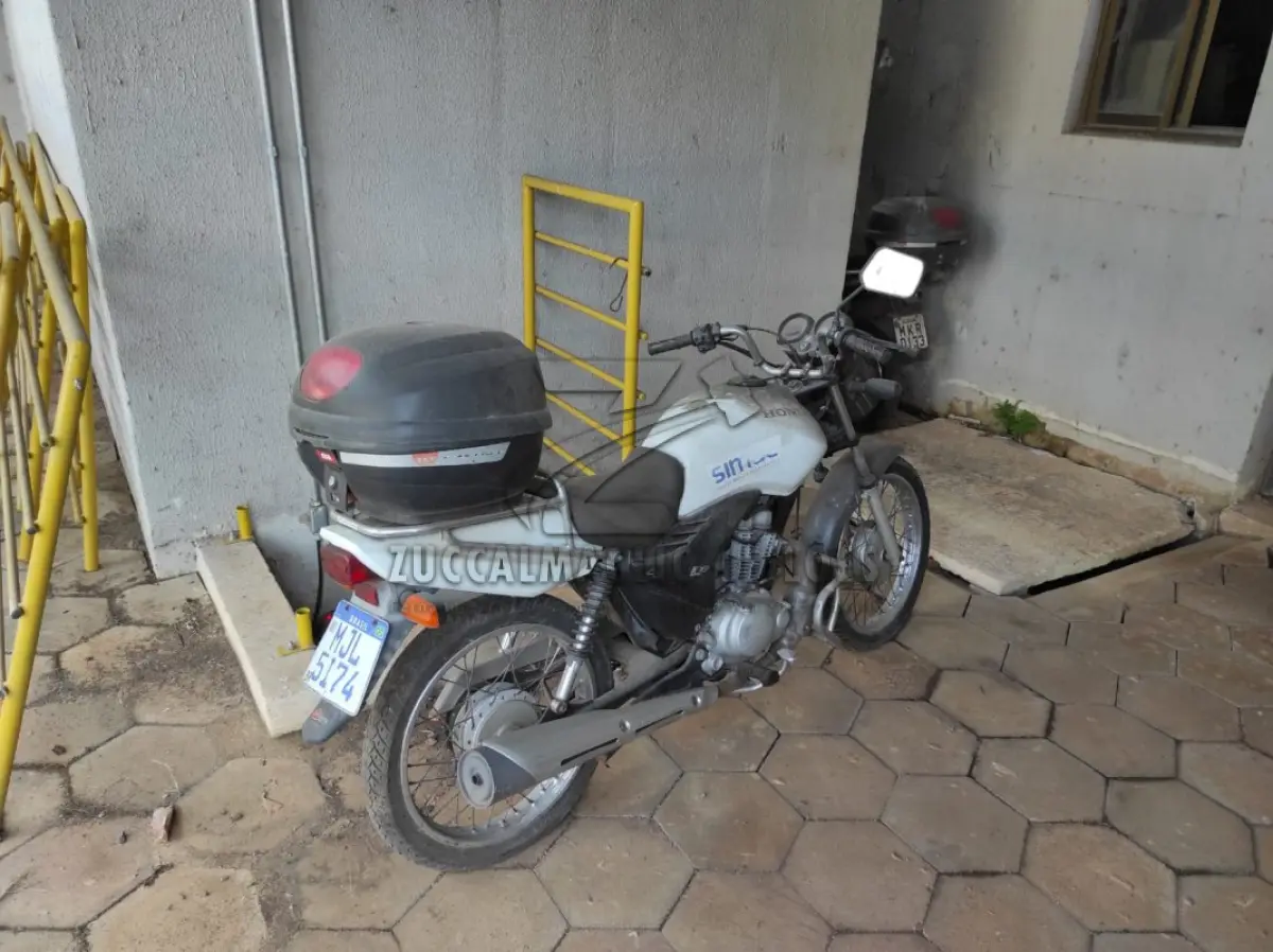 LOTE 011 - MOTOCICLETA HONDA CARGO MJL5I74