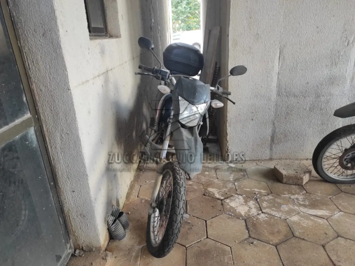 LOTE 007 - MOTOCICLETA HONDA BROS