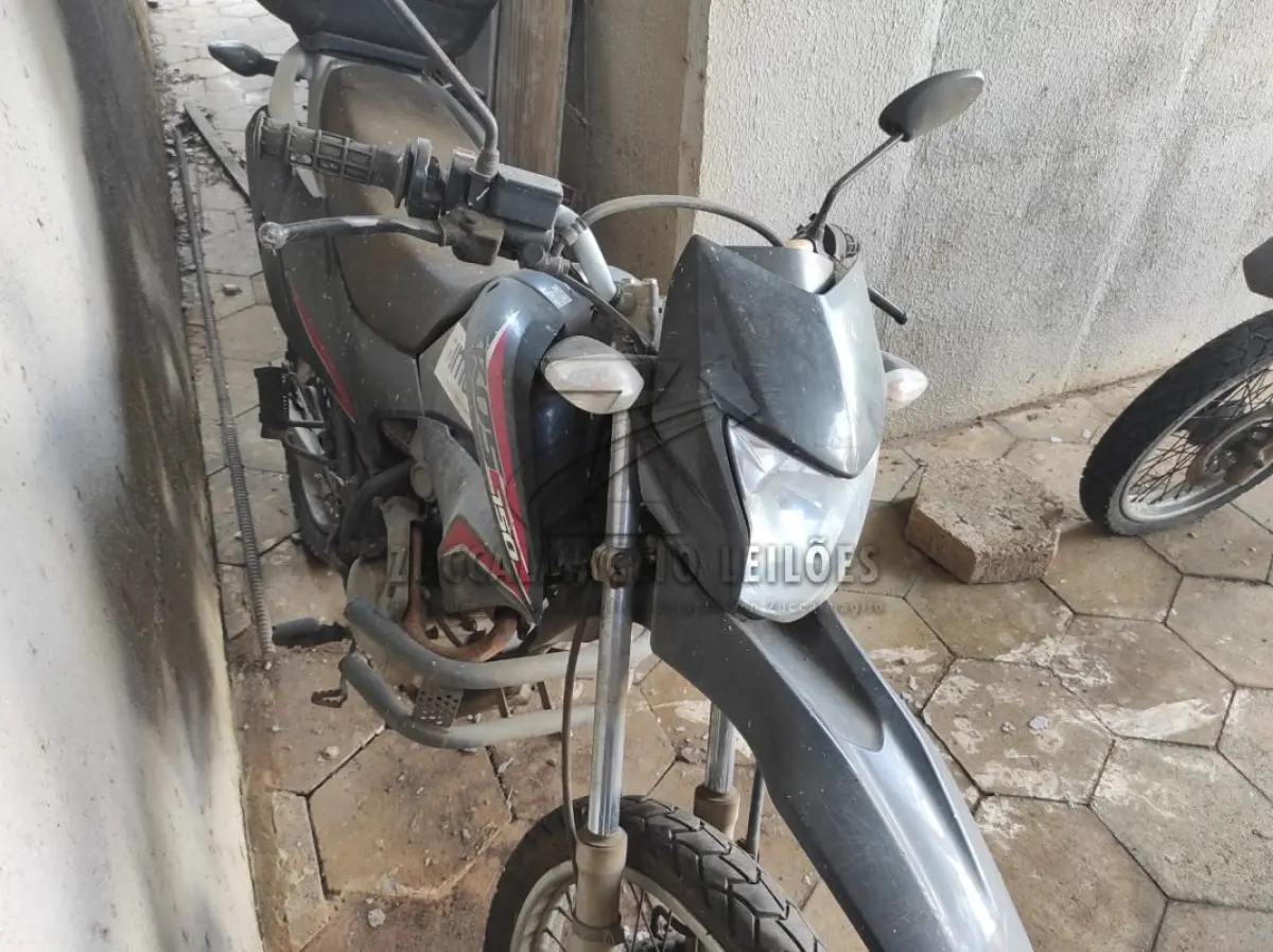 LOTE 007 - MOTOCICLETA HONDA BROS