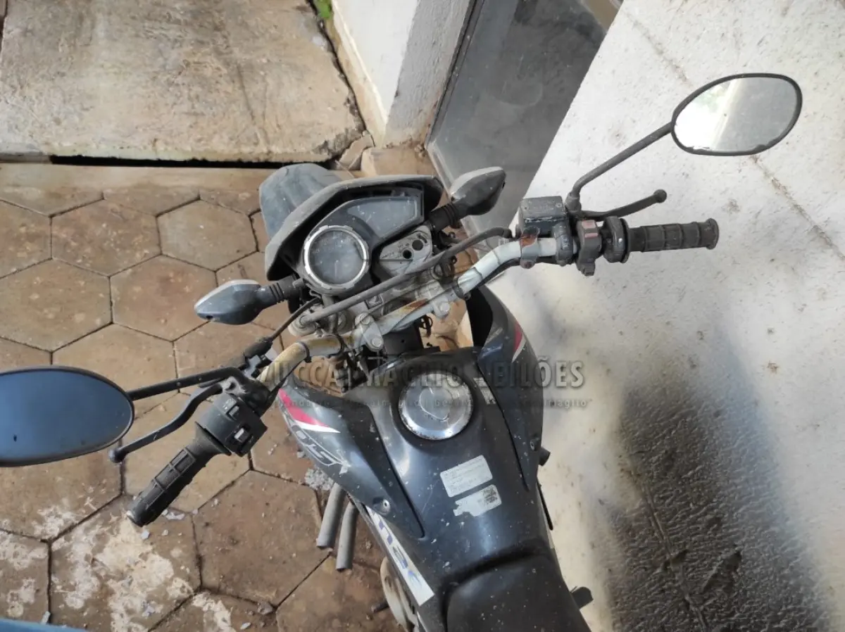 LOTE 007 - MOTOCICLETA HONDA BROS