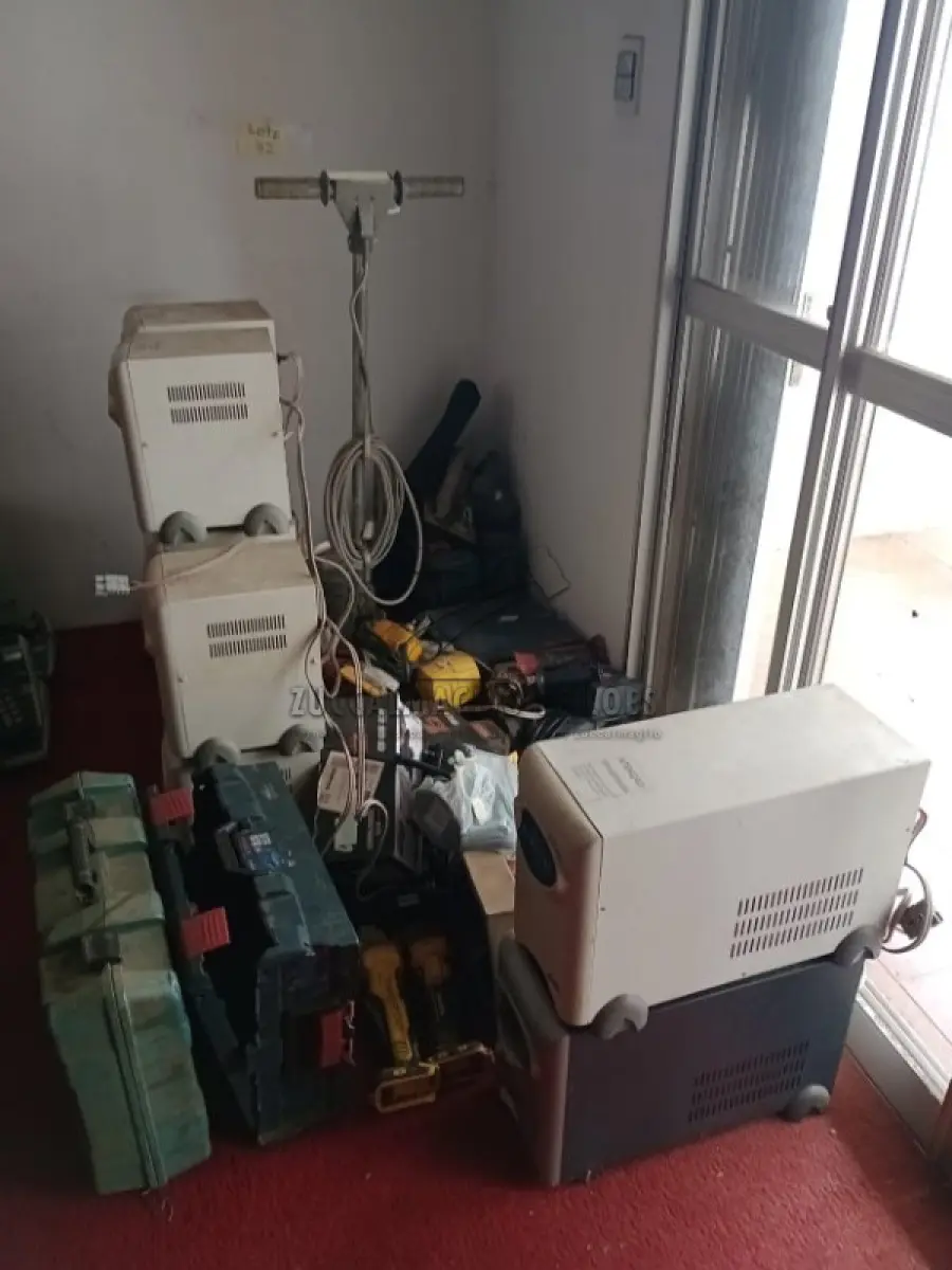 LOTE 032 - equipamentos e materiais diversos