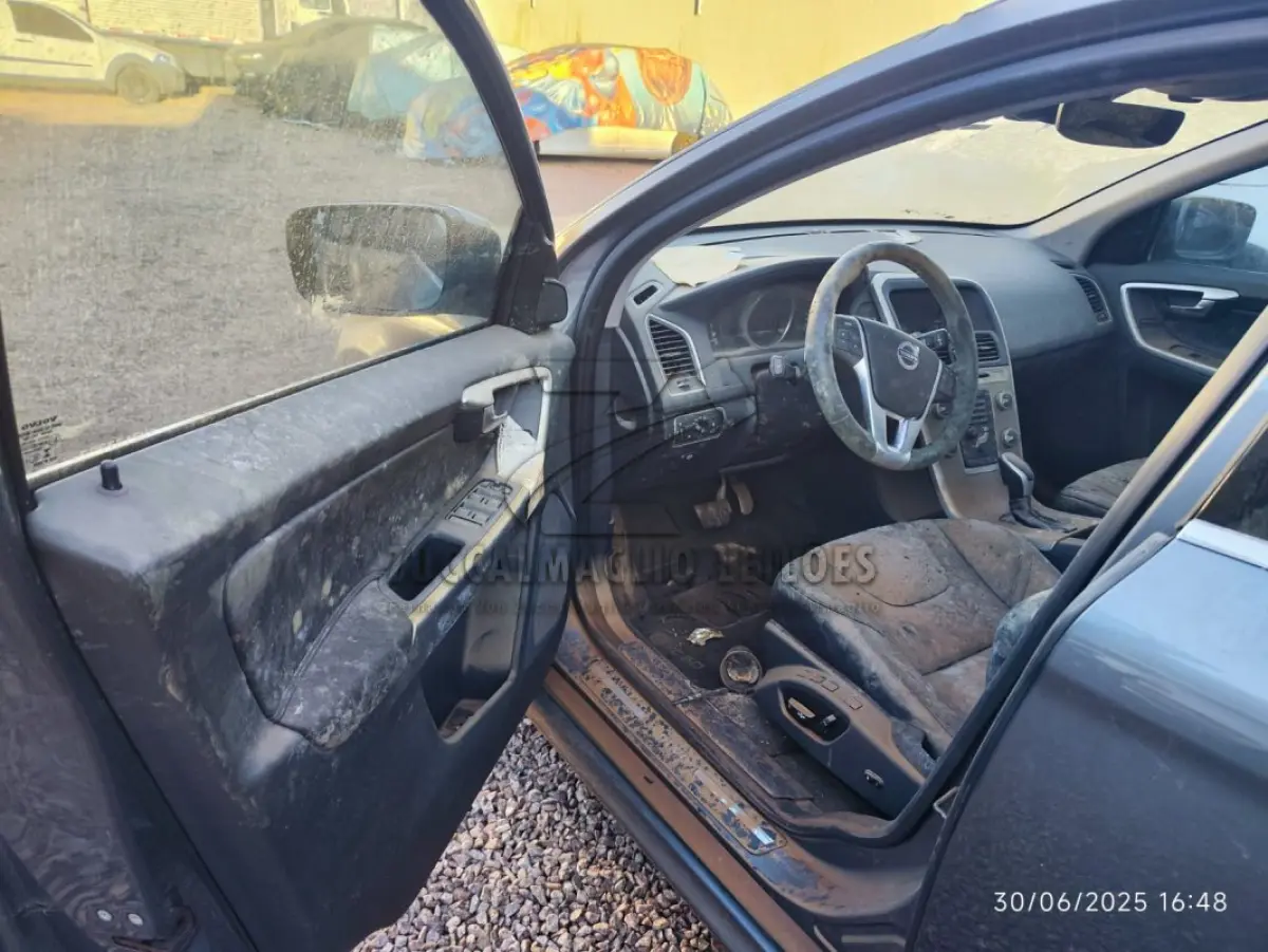 LOTE 001 - veiculo volvo cinza, 2017, pegou enchente 2024, modelo I XV60