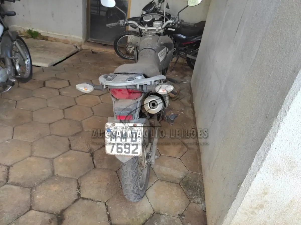 LOTE 009 - MOTO HONDA BROS MMD7692