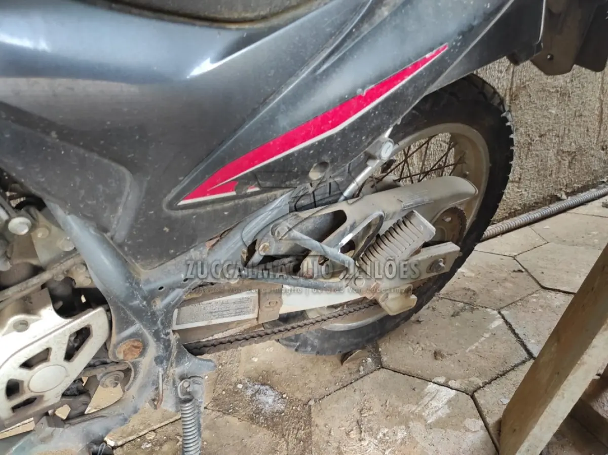 LOTE 007 - MOTOCICLETA HONDA BROS