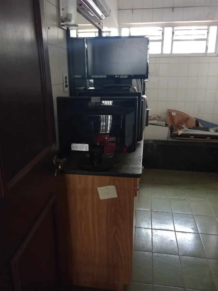LOTE 013 - SUCATAS E EQUIPAMENTOS DIVERSOS