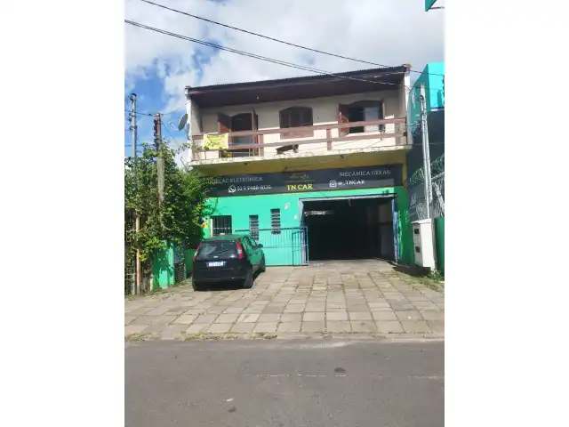 um prédio de construção mista na Cel. Aparício Borges, 175, Bairro Glória com aproximadamente 220m2