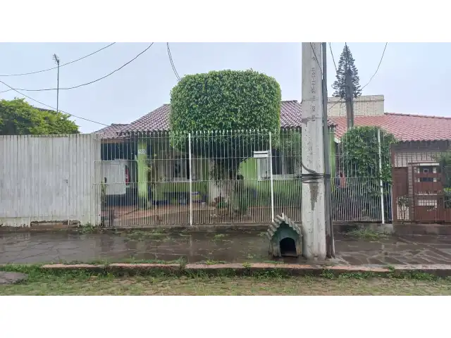 uma casa de alvenaria na Rua Antonio Josephino Perrone 163, Espirito Santo Porto Alegre