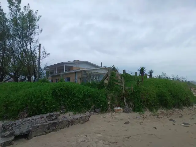 Casa na Av. Beira Mar, 730, Capão da Canoa, Zona Nova, com aproximadamente 260m2, com 5 quartos