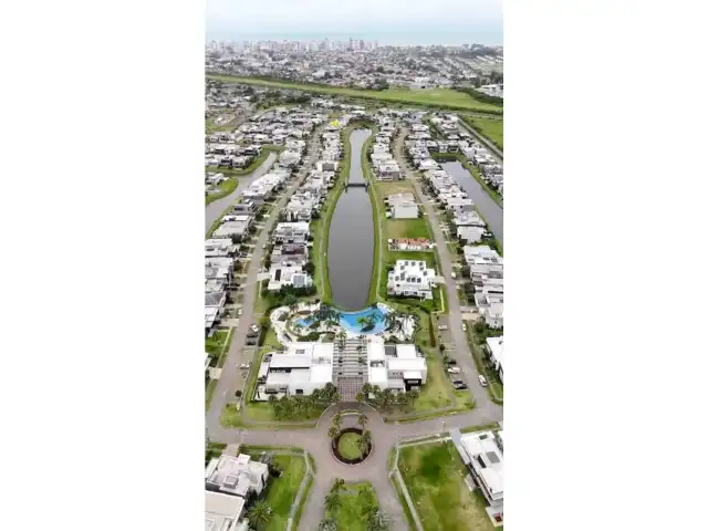 terreno no Condominino Horizontal Lotes denominado Capão da Canoa Ilhas Resort 2 , lot e 12 da quadra D, área real totall de 903,60m2