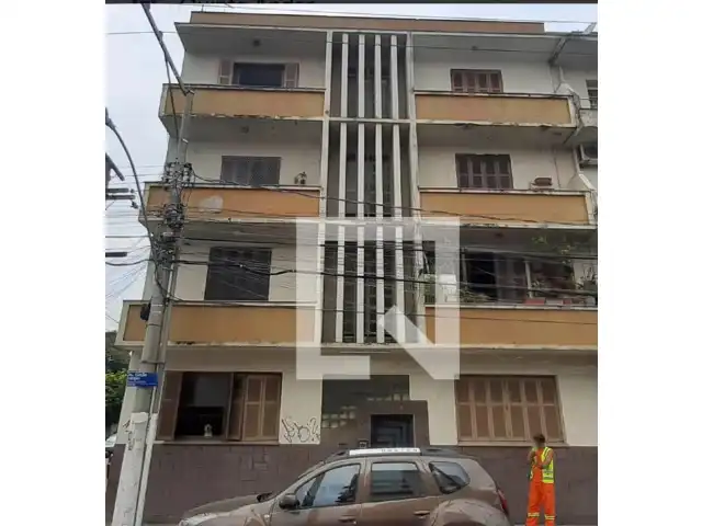 DESOCUPADO apartamento no Menino Deus, na Avenida Getúlio Vargas, 230, apto 2,  edificio Cyla, com  area eniunciativa de 96, 54m2, matricula nr. 104466 do Registro de Imóveis da 2 zona de Porto Alegre . Avaliação R$245.000,00