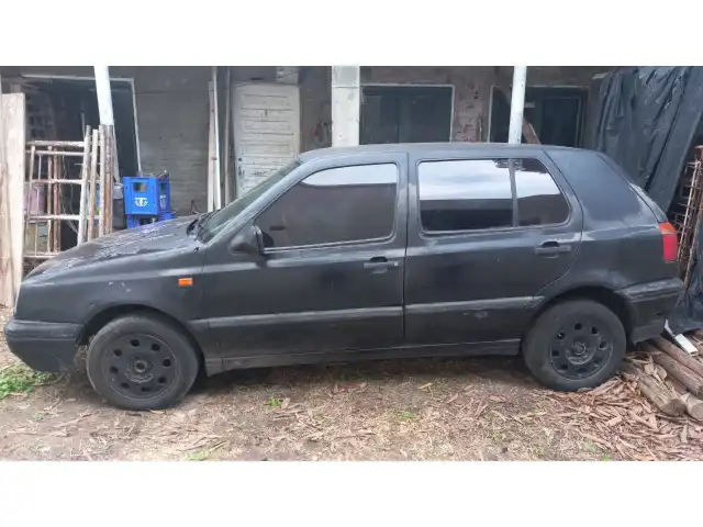 um veículo Golf  GLX 2.0, 4 postas, , ano 1995, cor preta, gasolina