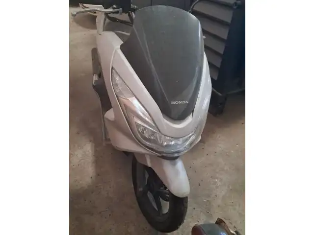 Motoneta marca modelo, honda PCX150, 2018-2018,  cor prata, placas IYW 527#, gasolina,