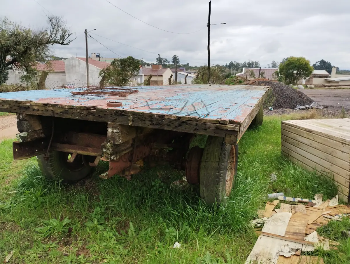 LOTE 024 - chassi de casinha grande