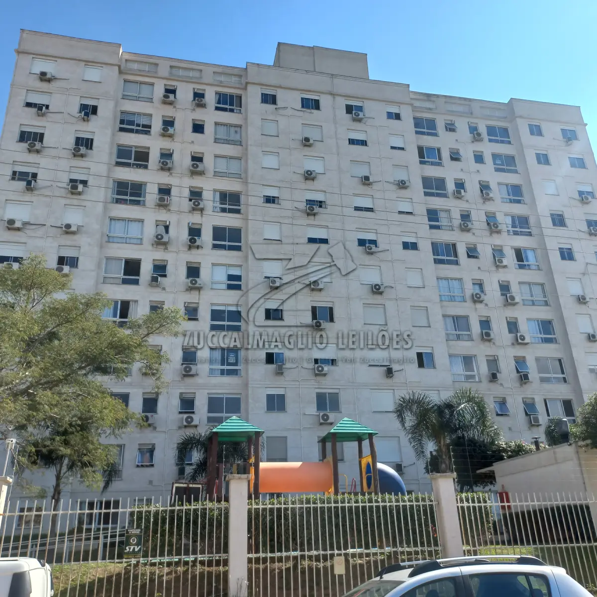 LOTE 002 - apartamento 207 com área de 71,48m2 e box 97 área 10,58m2. na Rua  Waldemar Pinheiro Cantergi nr. 80 Torre A, Ocupado. Imóvel sai livre de dívidas. Imissão de posse responsabilidade do comprador