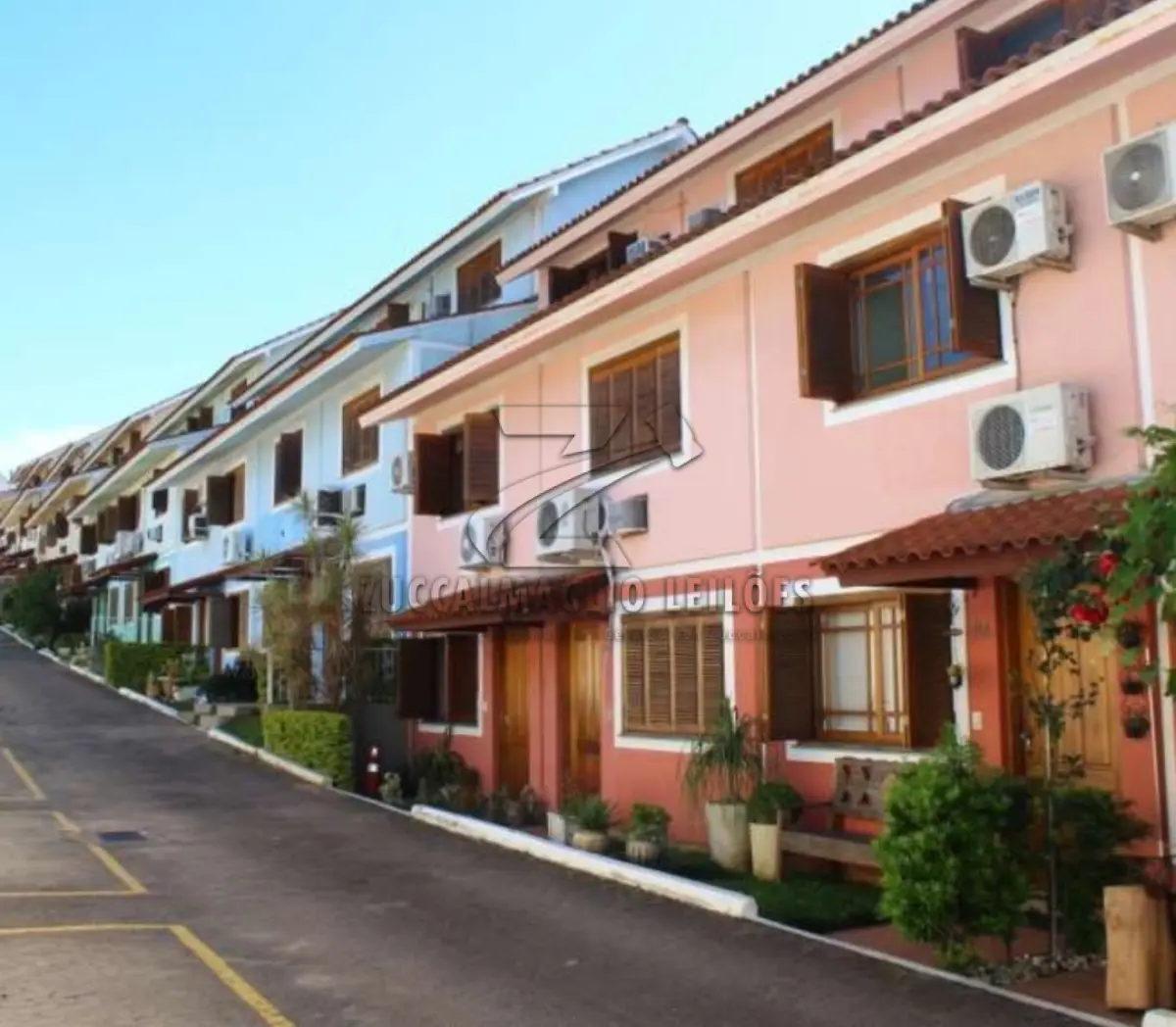LOTE 001 - casa e box em condominio fechado na Zona sul de Porto Alegre