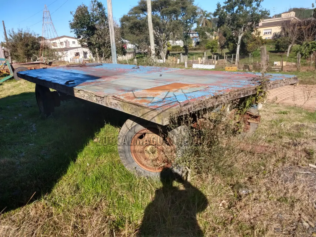 LOTE 024 - chassi de casinha grande
