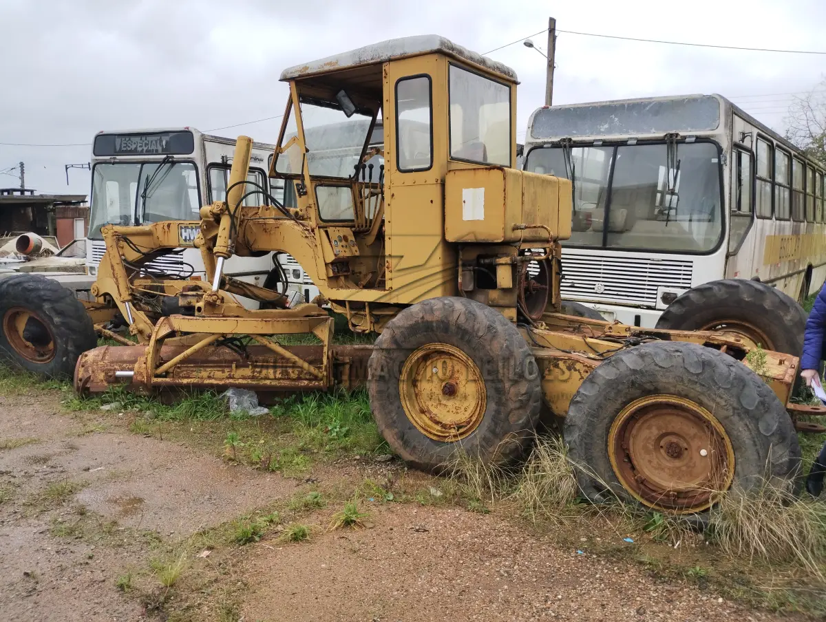 LOTE 014 - SUCATA MOTONIVELADORA HUBER WARCO