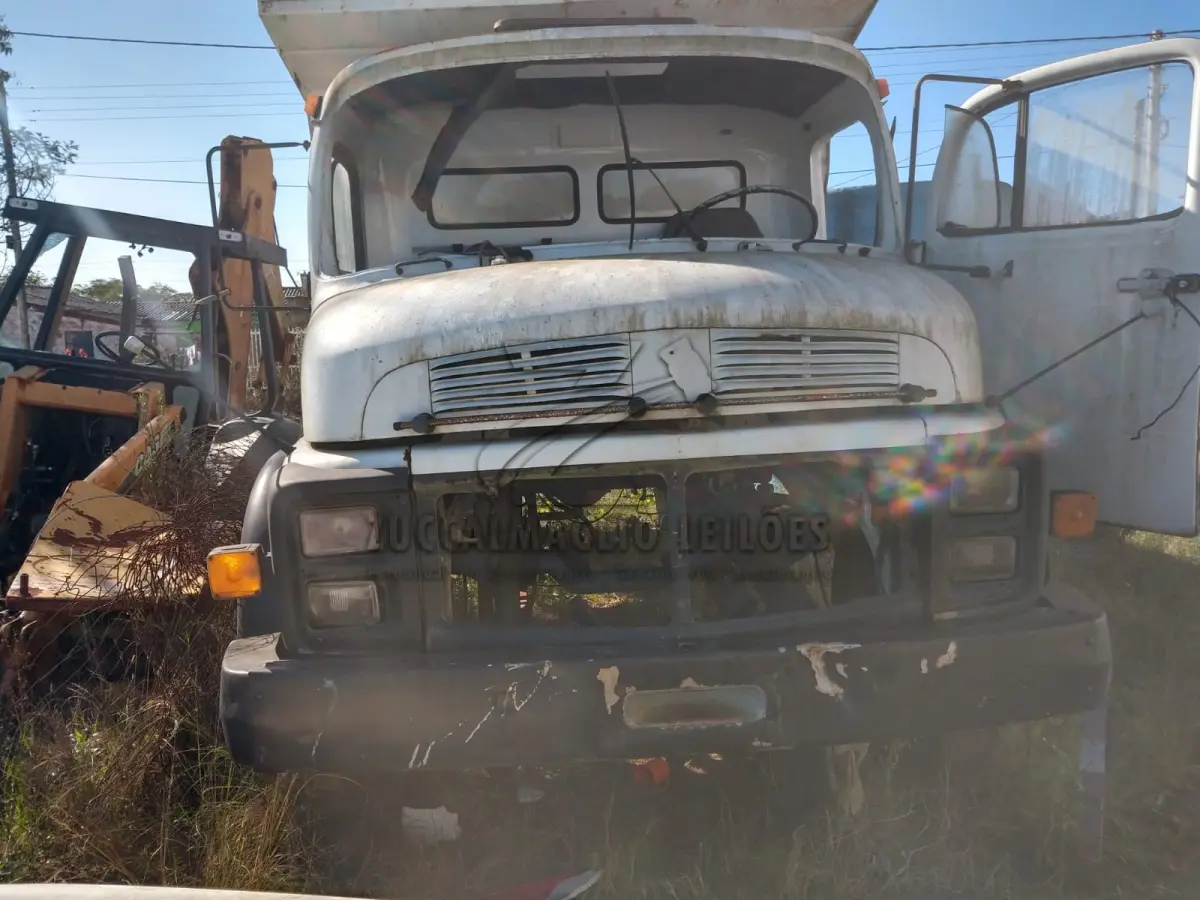 LOTE 021 - CAMINHAO MB IMK5323