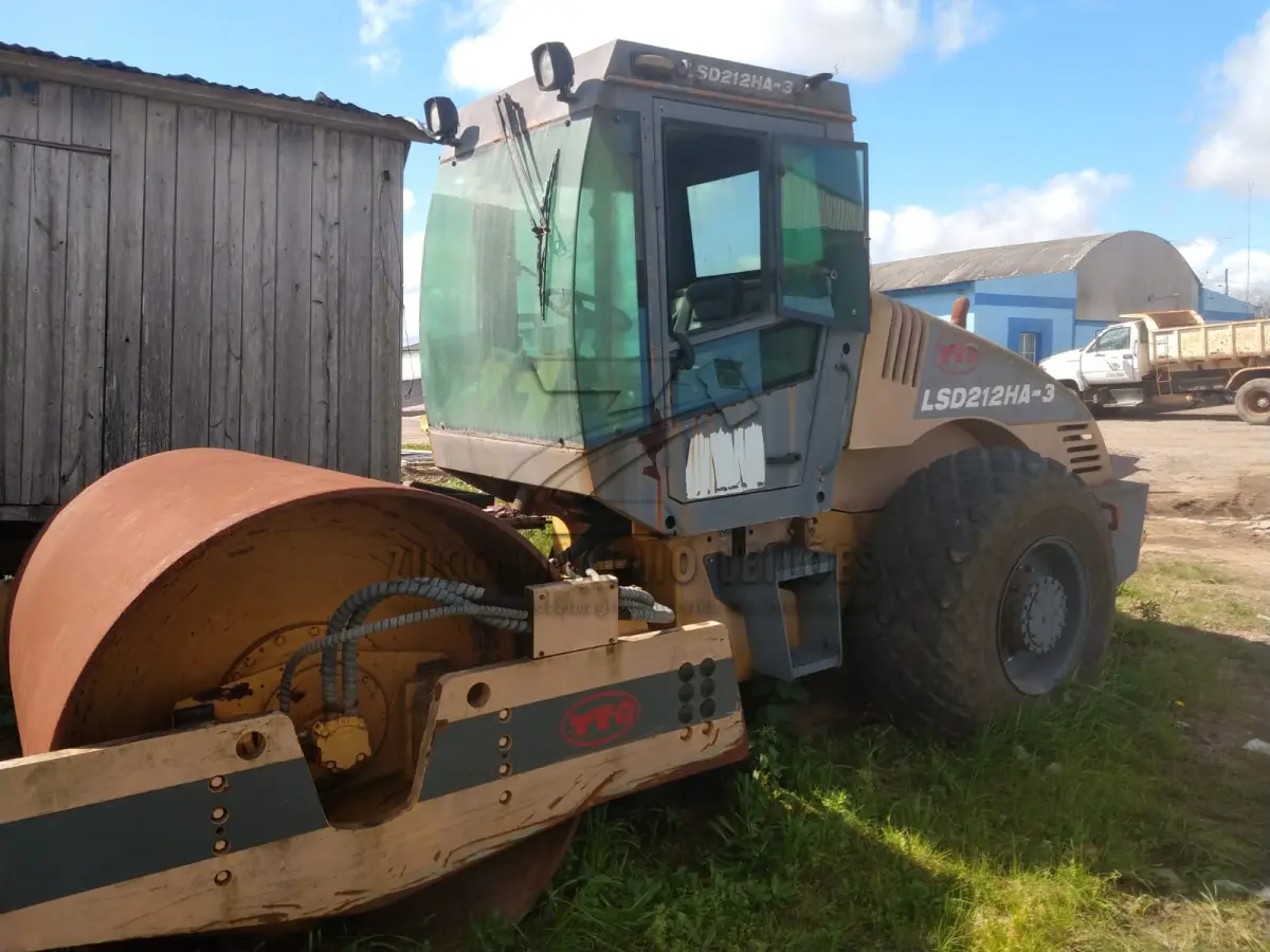 LOTE 029 - ROLO COMPACTADOR LSD 212HA-3