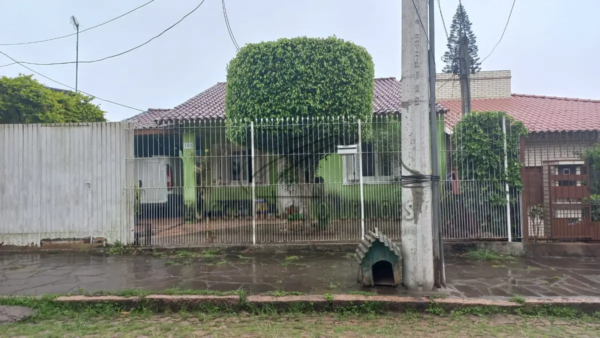 LOTE 001 - casa de alvenaria na Rua Antonio Josephino Perrone , 163