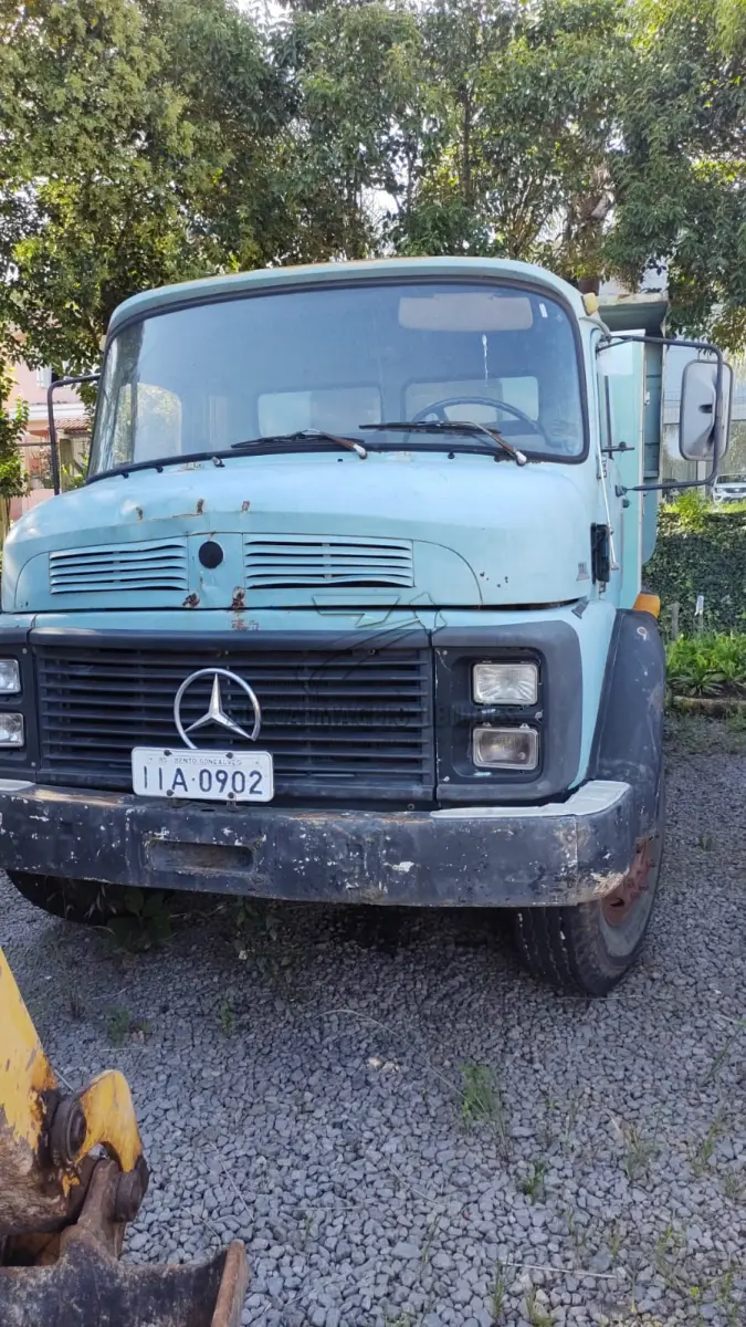 LOTE 009 - CAMINHAO BASCULANTE MERCEDES BENZ cor azul, placa IIA 0902