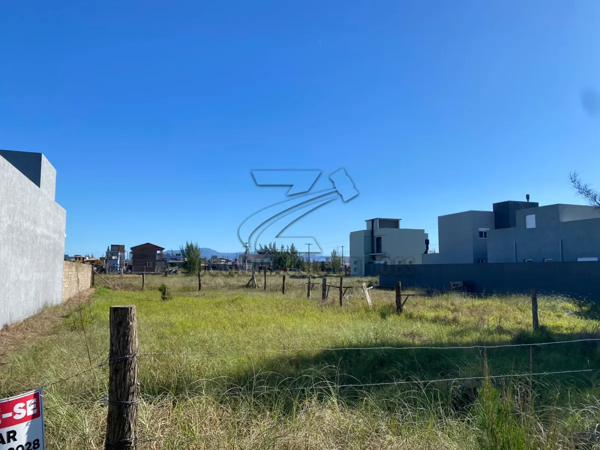 LOTE 001 - VENDA DIRETA - excelente terreno em Capão da Canoa Jardim Beira Mar com 396m2