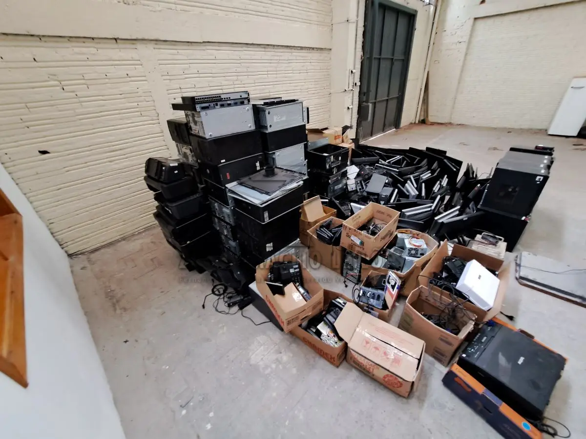 LOTE 003 - SUCATAS DE ELETROELETRÔNICOS TAIS COMO COMPUTADORES, CPUS, IMPRESSORAS, TELEVISORES E DEMAIS ITENS