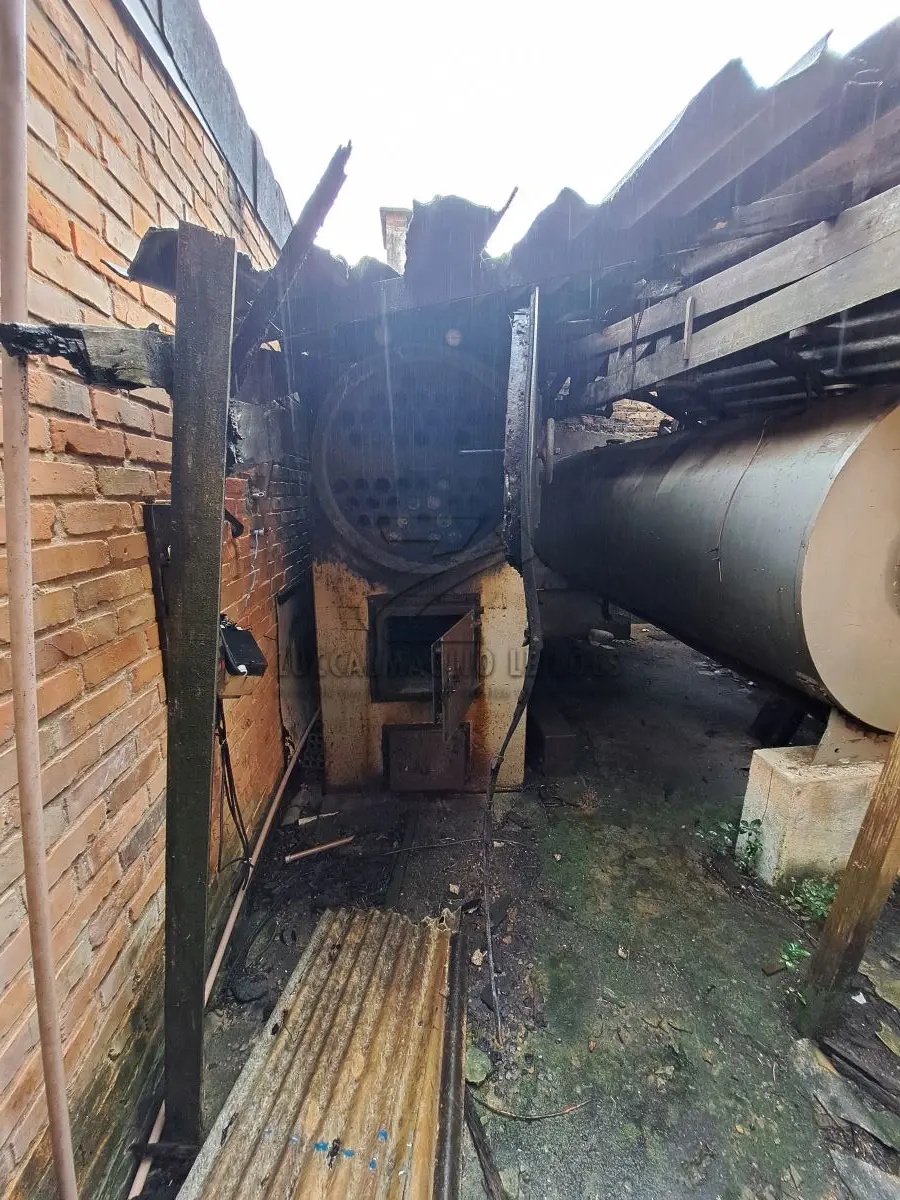 LOTE 013 - 02 CALDEIRAS MAIS UM BOILER DE 5.000L QUE DEVEM SER RETIRADOS NOS LOCAIS EM QUE ESTÃO INSTALADOS