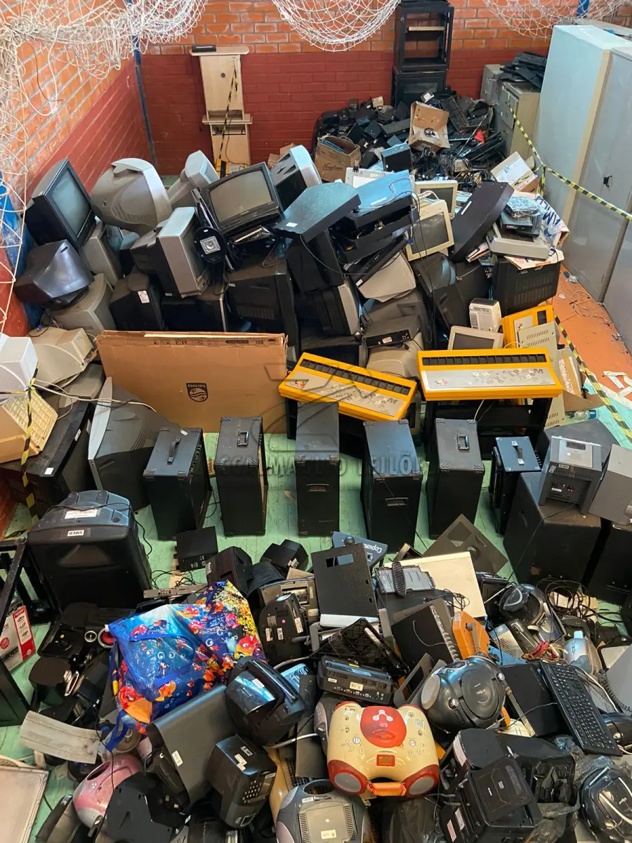 LOTE 005 - ELETRONICOS DIVERSOS MAL ESTADO APROXIMADAMENTE 340 UNIDADES