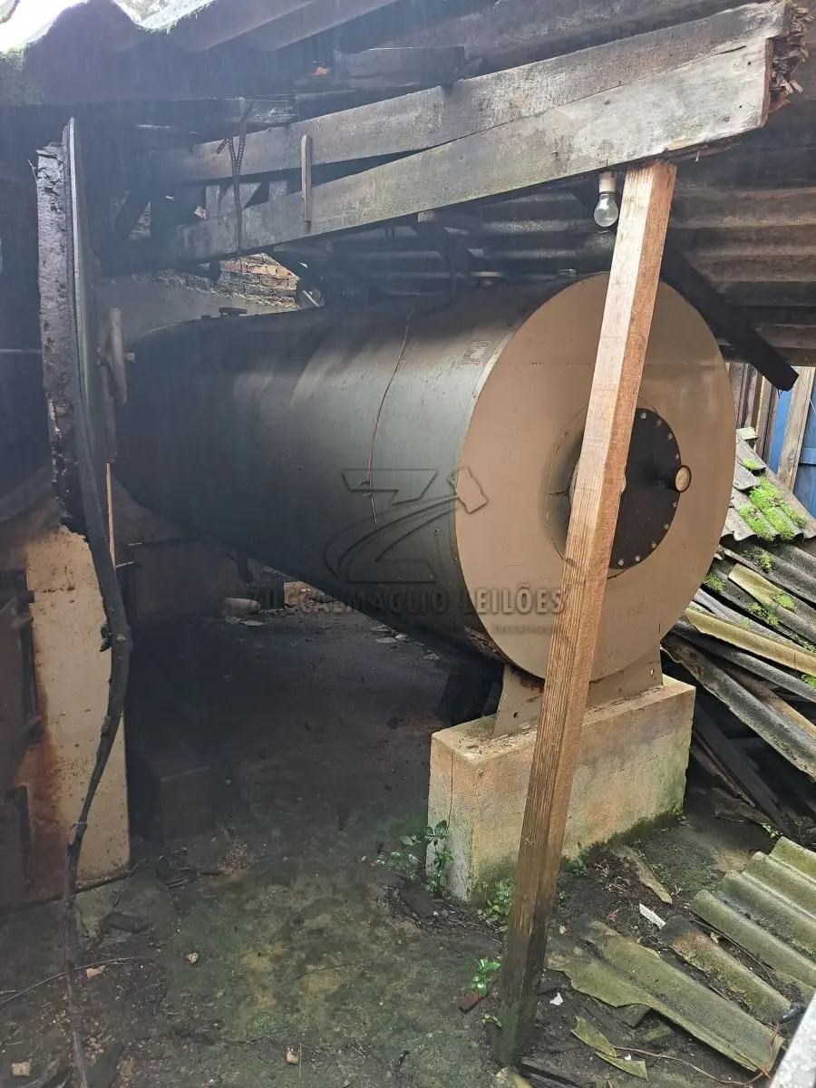 LOTE 013 - 02 CALDEIRAS MAIS UM BOILER DE 5.000L QUE DEVEM SER RETIRADOS NOS LOCAIS EM QUE ESTÃO INSTALADOS