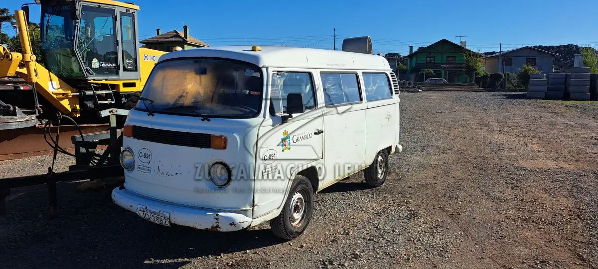 LOTE 014 - 01 VW KOMBI COR BRANCA, PLACA IJQ-3882, ANO 2001 RENAVAM 743412117  CHASSI 9BWGBO7X71T001351
