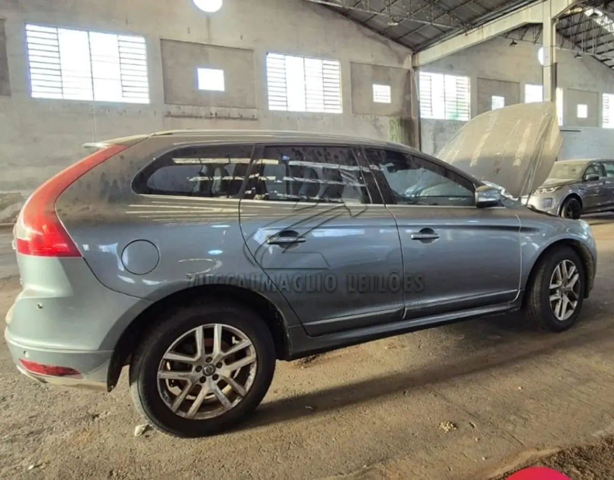LOTE 001 - veiculo Volvo I XV60, ano 2017, cinza de enchente