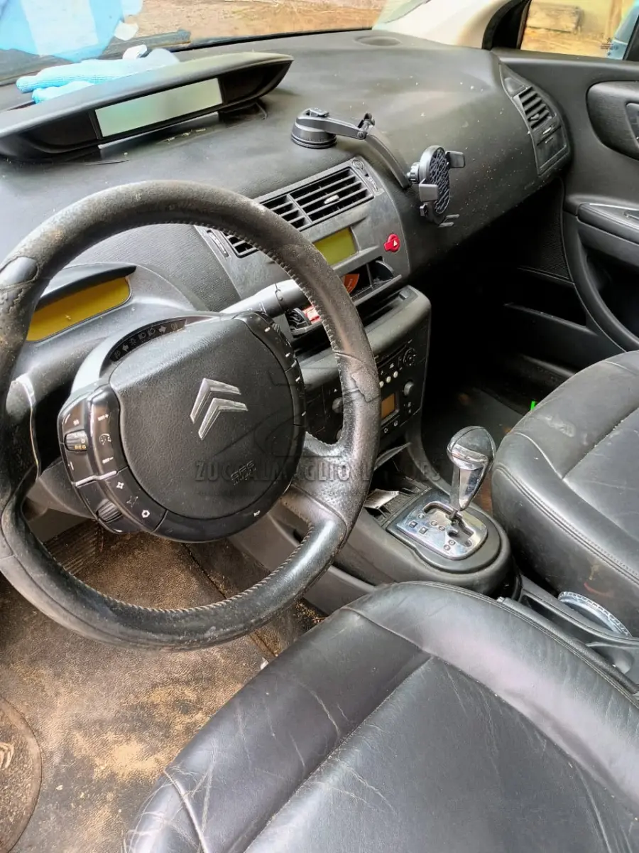 LOTE 001 - Citroen C4 Pallas 2008